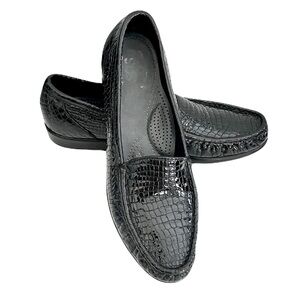 SAS Black Patent Leather Croc-Embossed Simplify Everyday Loafer, Size 8